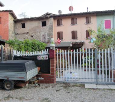 Porzione di casa in vendita a Viano, Frazione Tabiano
