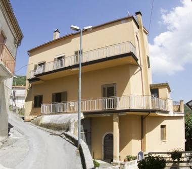 Casa indipendente in vendita a Filignano, Frazione Collemacchia
