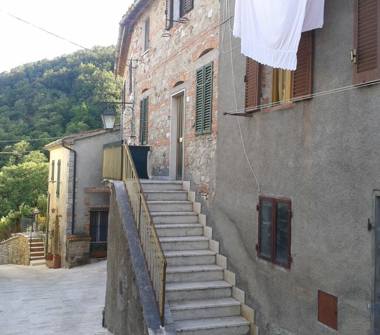 Quadrilocale in vendita a Castiglione d'Orcia, Frazione Campiglia D'orcia