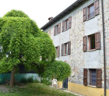 Rustico/Casale in vendita a Traversetolo, Frazione Vignale