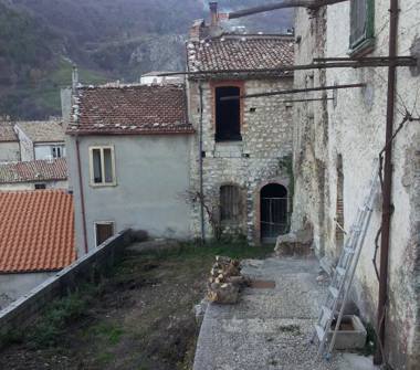 Casa indipendente in vendita a Roccamandolfi (Isernia)