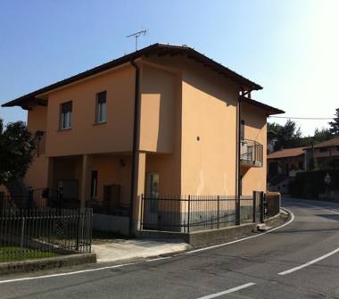 Porzione di casa in vendita a Besozzo (Varese)