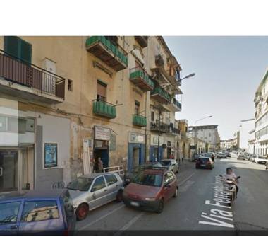Negozio in vendita a Napoli, Zona San Giovanni A Teduccio