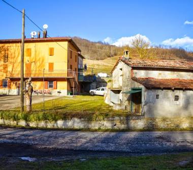 Quadrilocale in vendita a Gaggio Montano, Frazione Pietracolora