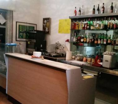 Bar in vendita a Milano, Zona Certosa
