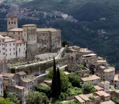 Casa indipendente in vendita a Civitella Roveto, Frazione Peschiera