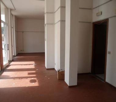 Negozio in vendita a Firenze, Zona Cintoia