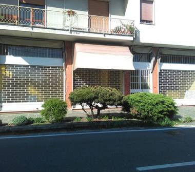 Negozio in vendita a Lonate Pozzolo, Frazione Sant'Antonino Ticino