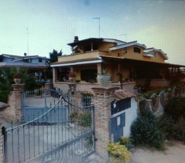 Villa in vendita a Ladispoli (Roma)