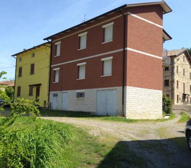 Rustico/Casale in vendita a Vezzano sul Crostolo, Frazione Pecorile