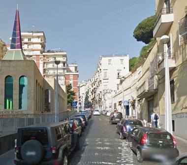 Negozio in vendita a Napoli, Zona Vomero