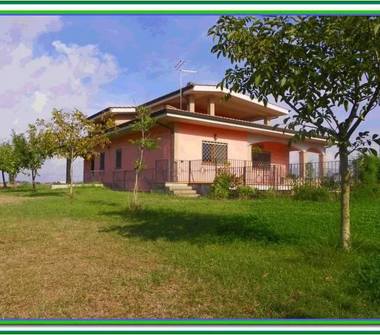 Rustico/Casale in vendita a Pomezia (Roma)