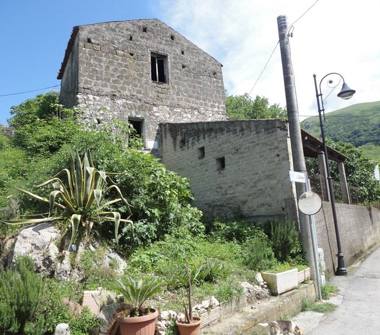 Rustico/Casale in vendita a Limatola, Frazione Biancano