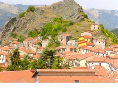 Casa indipendente in vendita a Sasso di Castalda (Potenza)