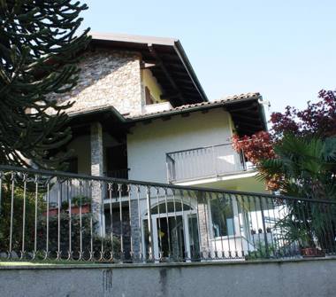 Villa in vendita a Armeno, Frazione Sovazza