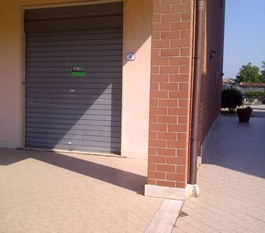 Negozio in vendita a Nettuno (Roma)