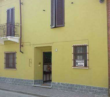 Casa indipendente in vendita a Castelnovetto (Pavia)