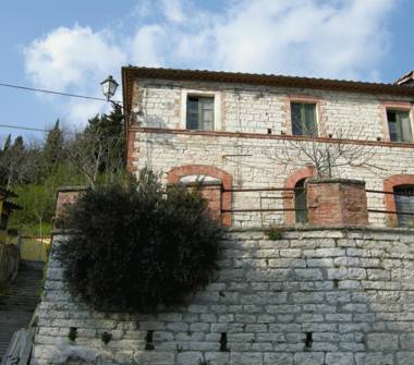 Rustico/Casale in vendita a Fabriano, Frazione Nebbiano