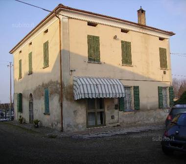 Rustico/Casale in vendita a Cento, Frazione Casumaro