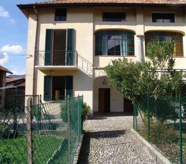 Porzione di casa in vendita a Cuvio, Frazione Comacchio