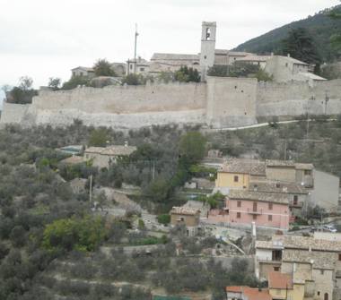 Casa indipendente in vendita a Campello sul Clitunno (Perugia)