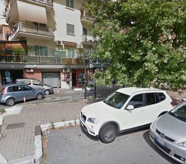 Negozio in vendita a Roma, Zona Portuense