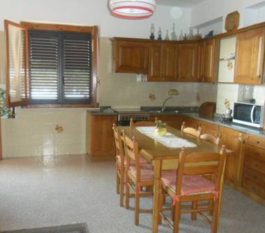 Quadrilocale in vendita a Parghelia (Vibo Valentia)