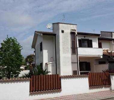 Villetta a schiera in vendita a Sabaudia, Frazione Bella Farnia