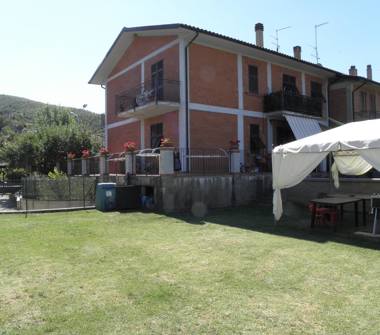 Casa indipendente in vendita a Arezzo, Frazione Palazzo Del Pero