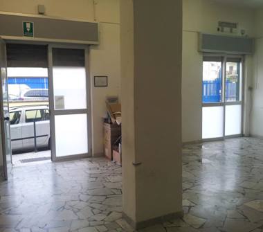 Negozio in affitto a Casoria (Napoli)