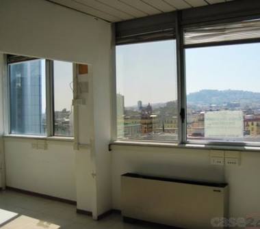 Ufficio in affitto a Napoli, Zona Poggioreale