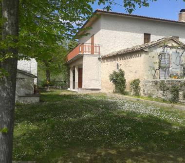 Rustico/Casale in vendita a San Severino Marche, Frazione Serripola