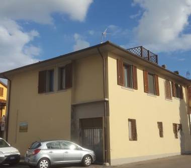 Casa indipendente in vendita a Prato, Zona Pietà