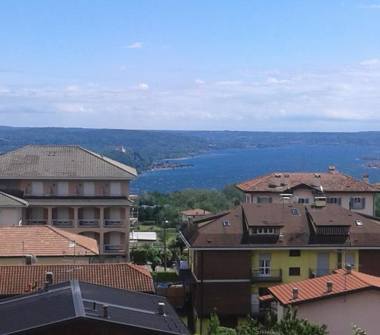 Quadrilocale in vendita a Nebbiuno (Novara)