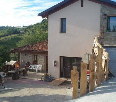 Casa indipendente in vendita a Montelupo Albese (Cuneo)