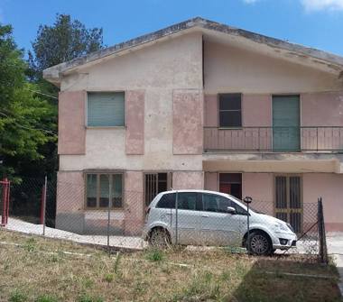 Casa indipendente in vendita a Montecalvo Irpino (Avellino)