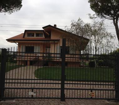 Villa in vendita a Misano Adriatico, Frazione Santa Monica