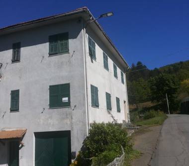 Casa indipendente in vendita a Urbe, Frazione Vara Superiore