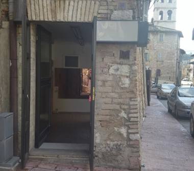Negozio in affitto a Assisi (Perugia)