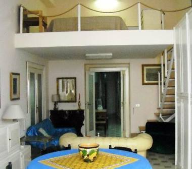 Trilocale in affitto a Napoli, Zona Chiaia