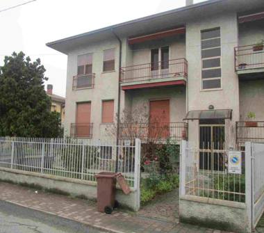 Trilocale in vendita a Bressana Bottarone, Frazione Bottarone