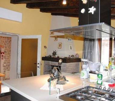 Rustico/Casale in vendita a Quarrata, Frazione Lucciano