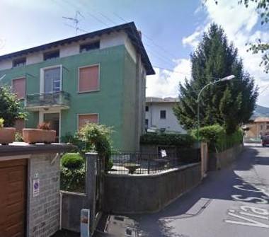 Casa indipendente in vendita a Casnigo (Bergamo)